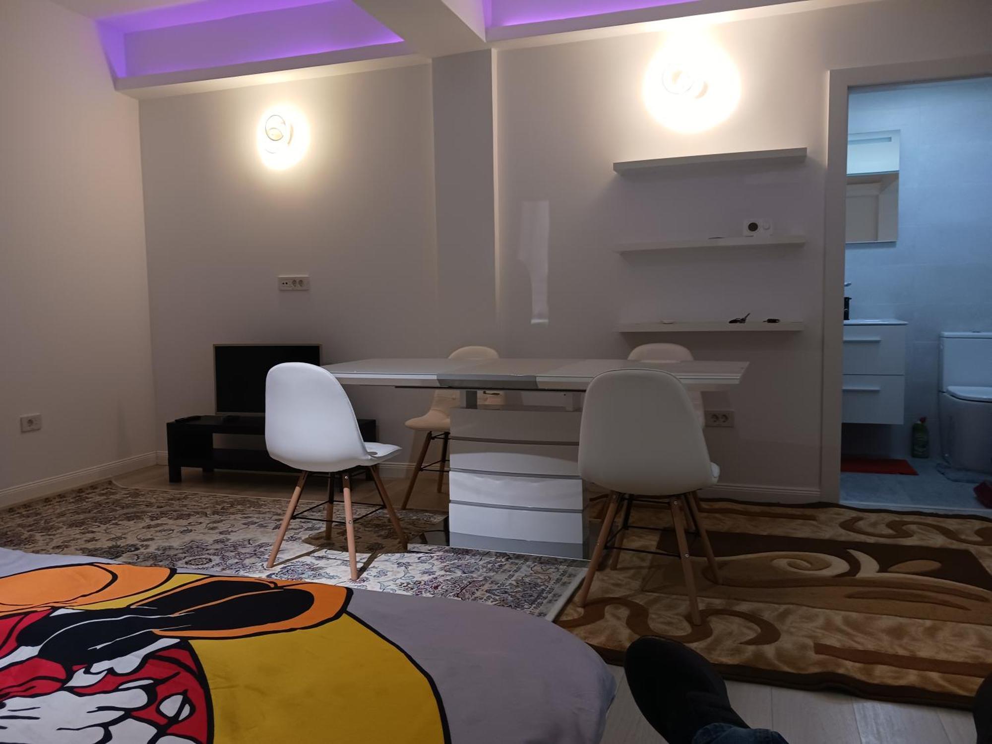 Myky Mouse Nu Primesc Santieristi Si Petrecareti Bucareste Exterior foto